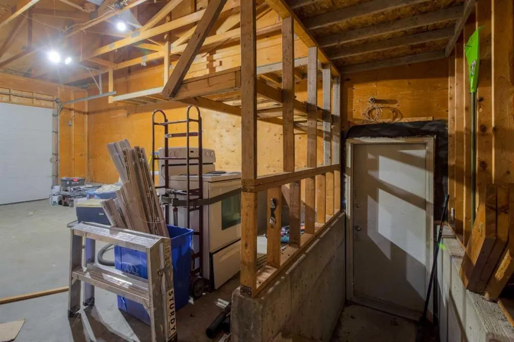 654 Columbia Boulevard W