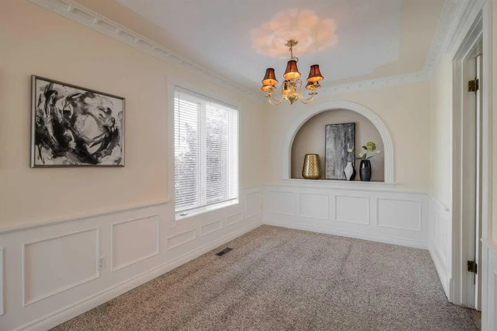 654 Columbia Boulevard W
