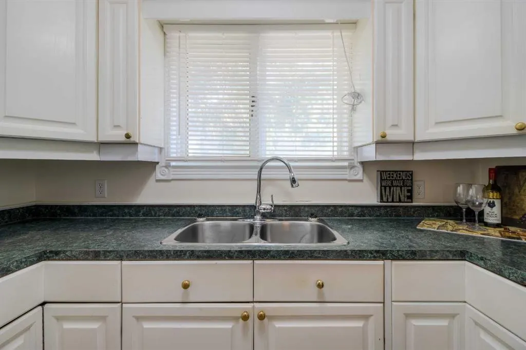 654 Columbia Boulevard W