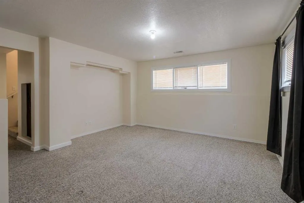 654 Columbia Boulevard W