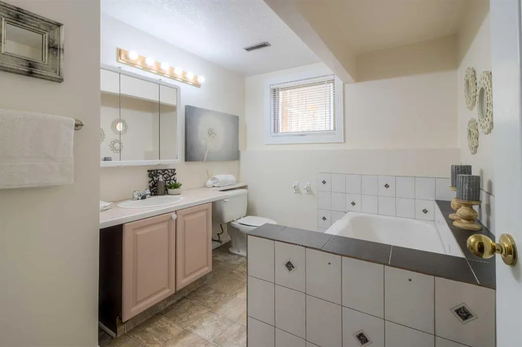654 Columbia Boulevard W