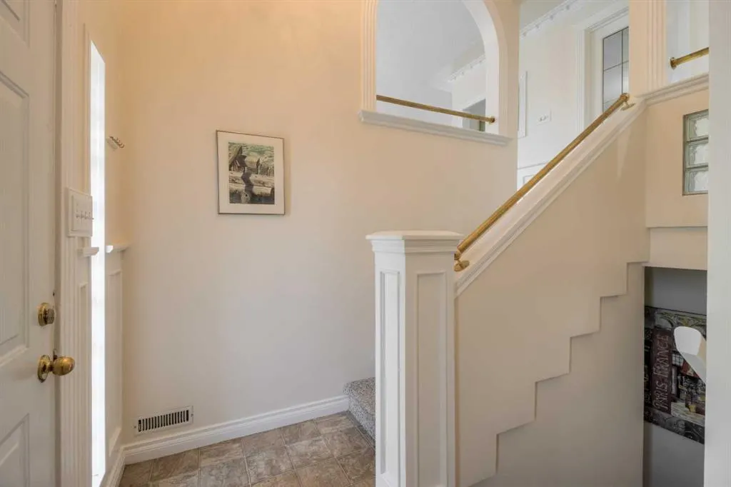 654 Columbia Boulevard W