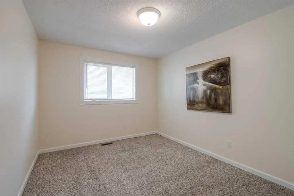 654 Columbia Boulevard W