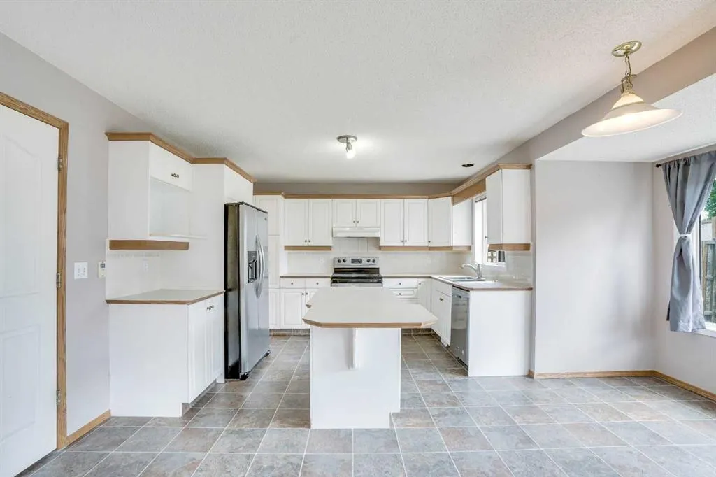 82 Edgevalley Close NW