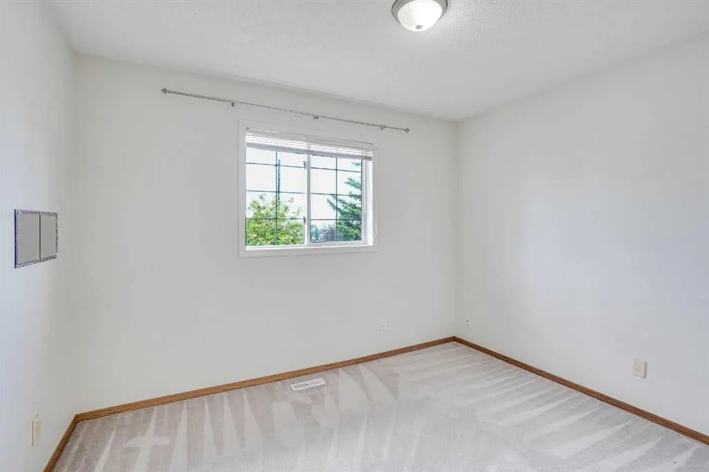 82 Edgevalley Close NW