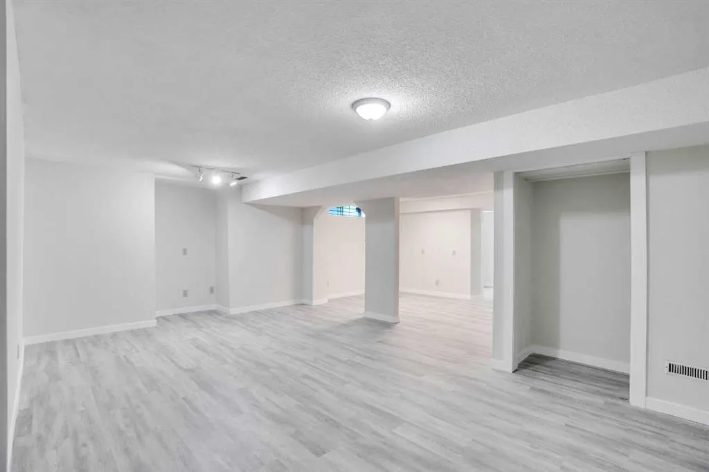 82 Edgevalley Close NW