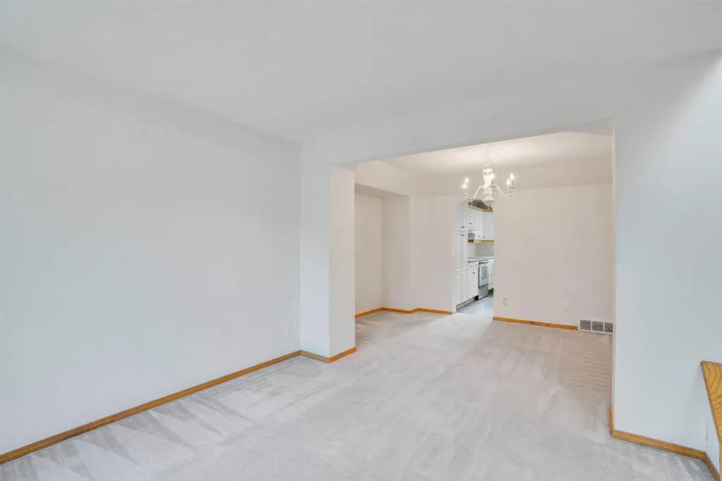 82 Edgevalley Close NW