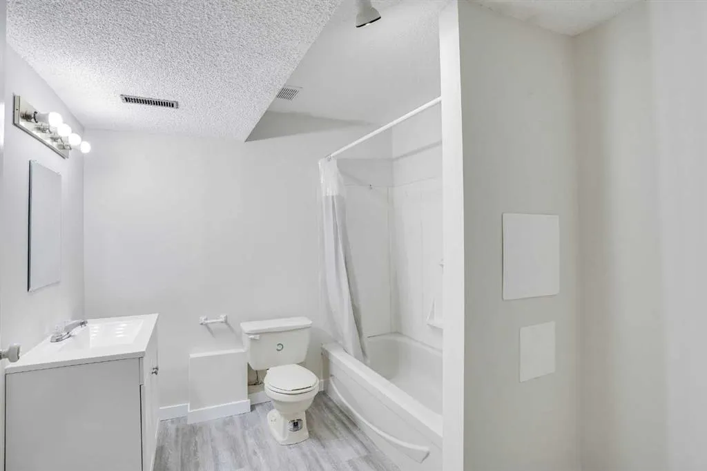 82 Edgevalley Close NW