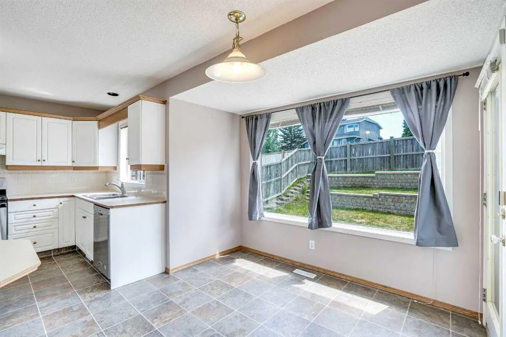 82 Edgevalley Close NW