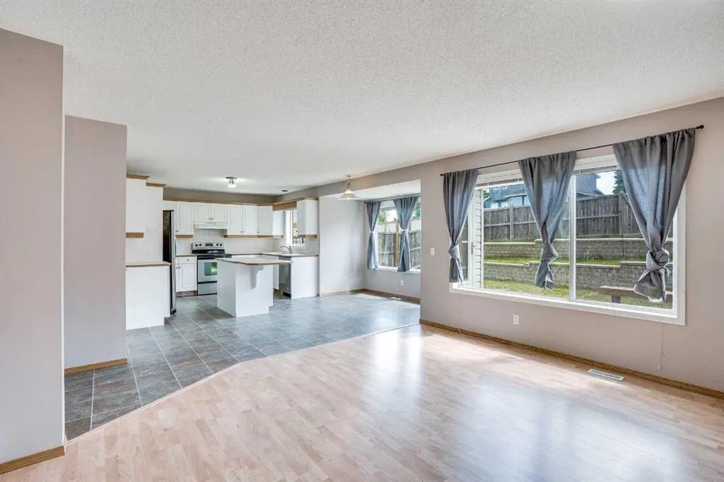 82 Edgevalley Close NW