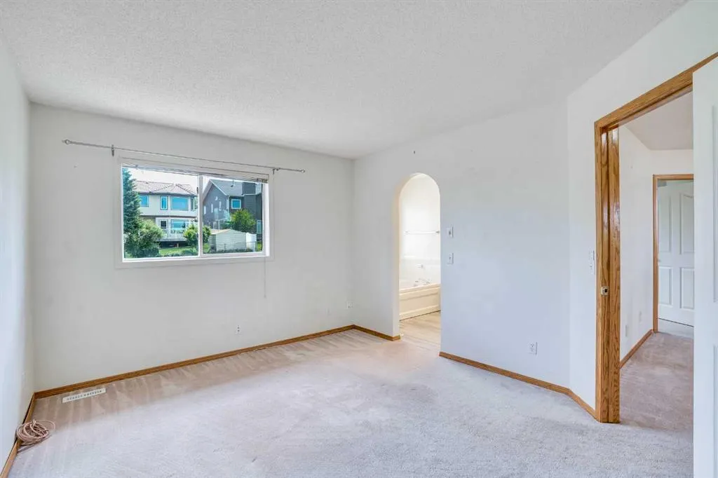 82 Edgevalley Close NW