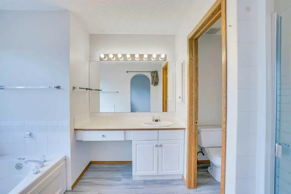 82 Edgevalley Close NW