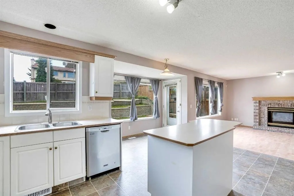 82 Edgevalley Close NW