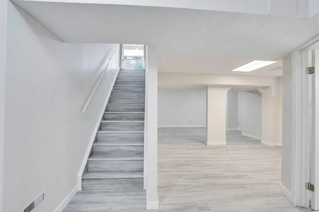 82 Edgevalley Close NW