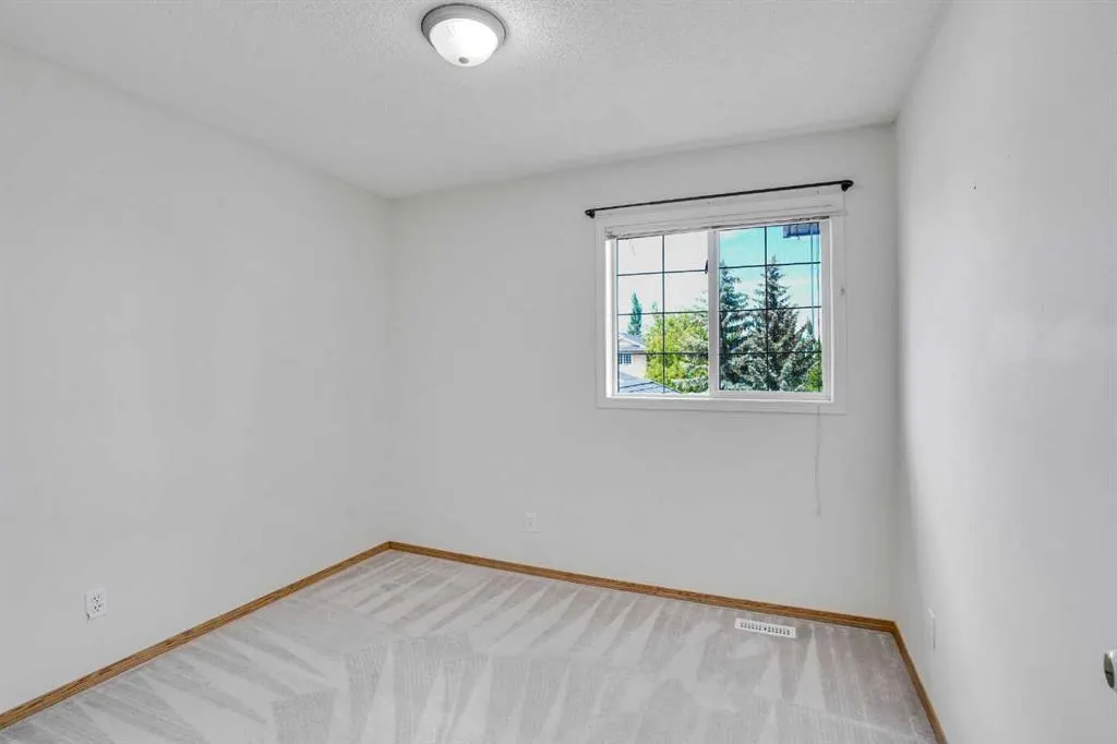 82 Edgevalley Close NW