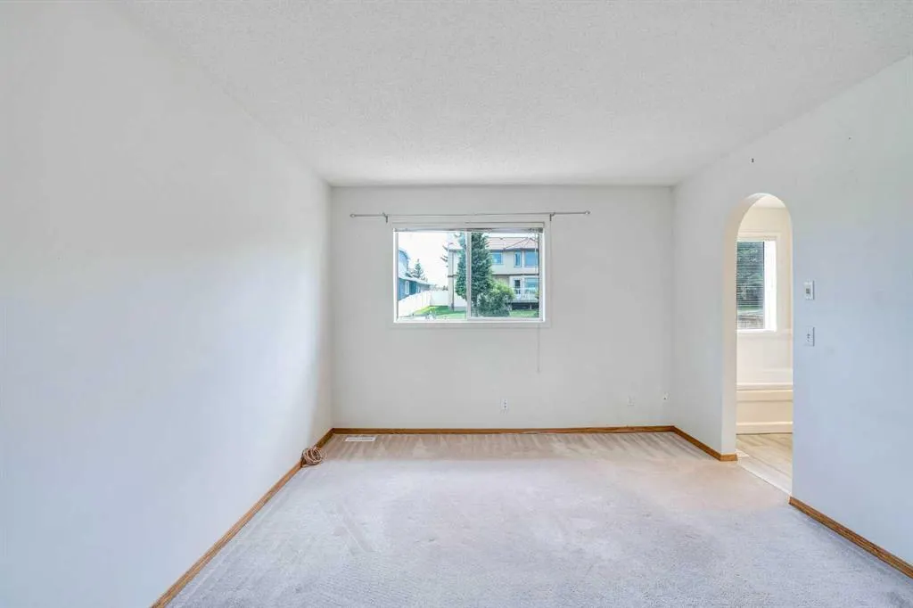 82 Edgevalley Close NW