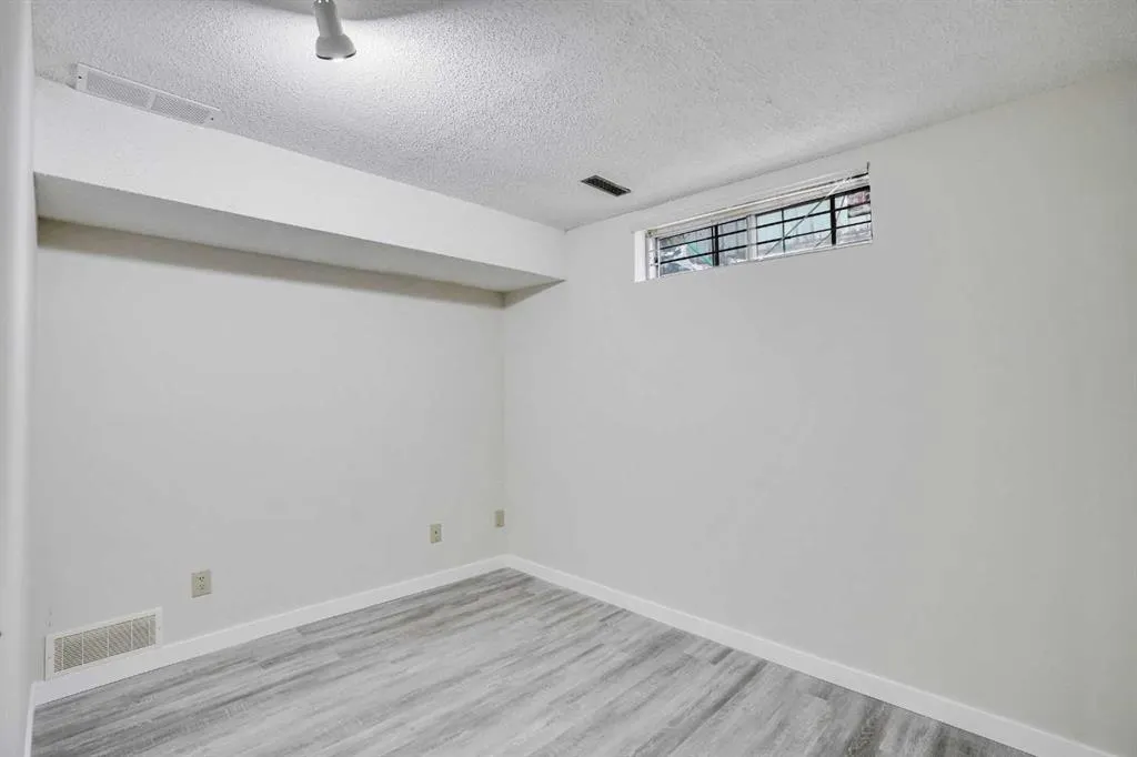 82 Edgevalley Close NW