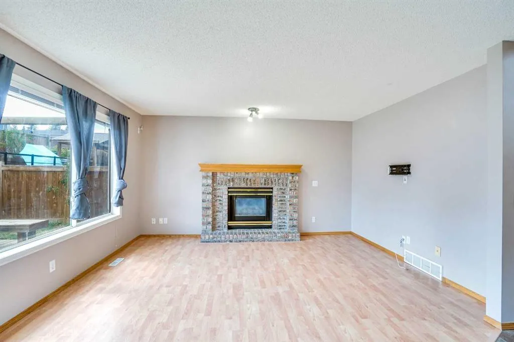 82 Edgevalley Close NW