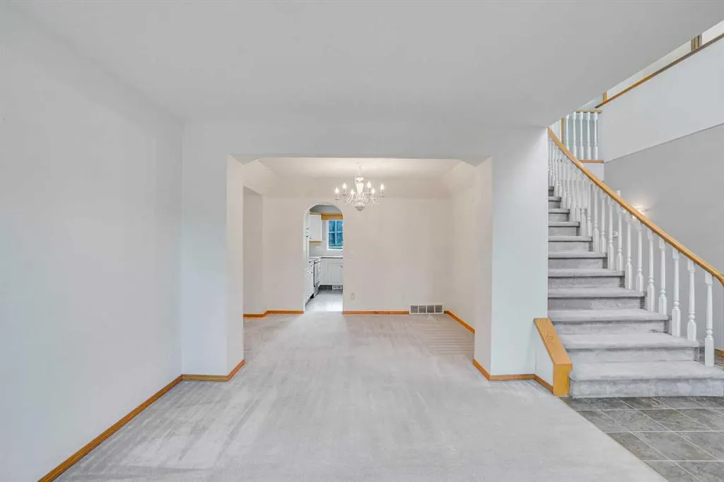 82 Edgevalley Close NW