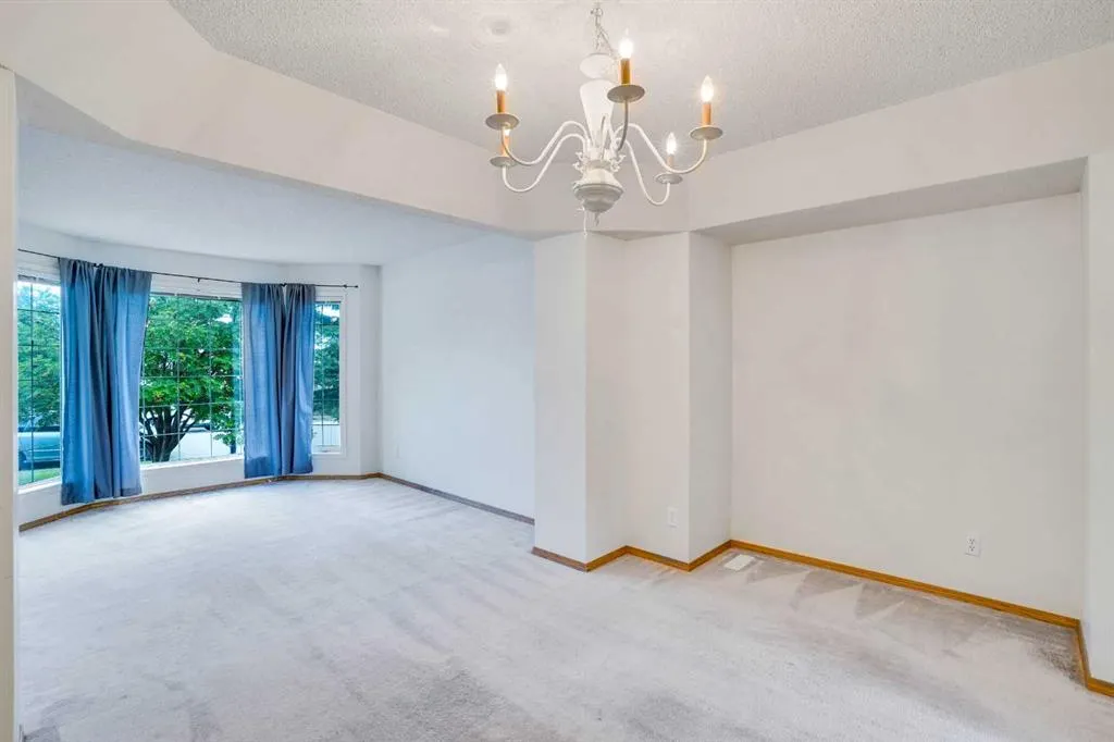 82 Edgevalley Close NW