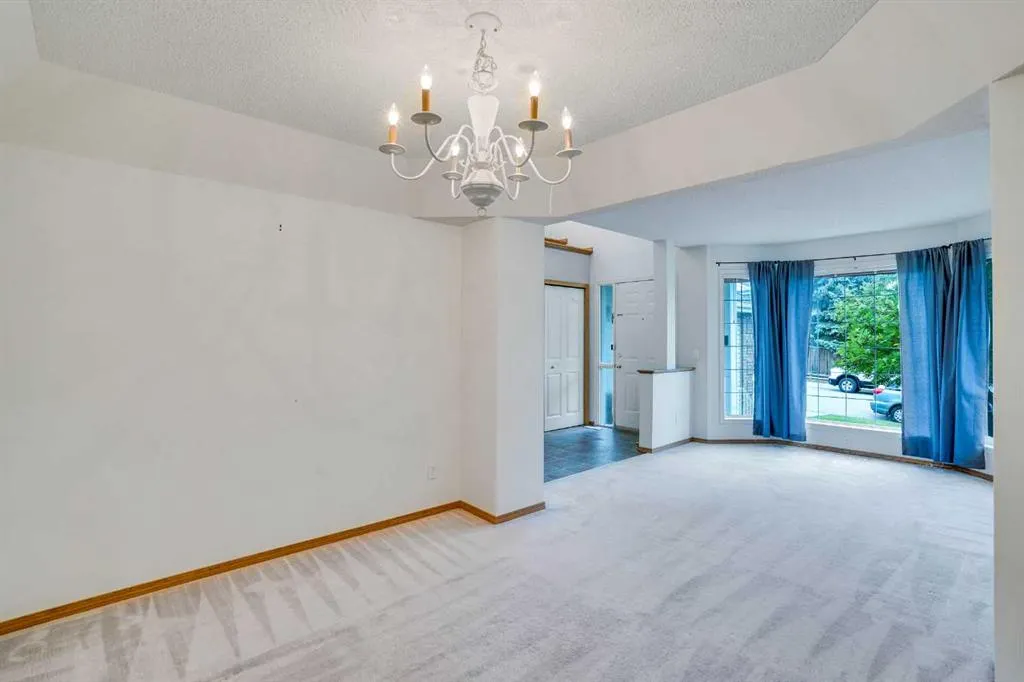 82 Edgevalley Close NW