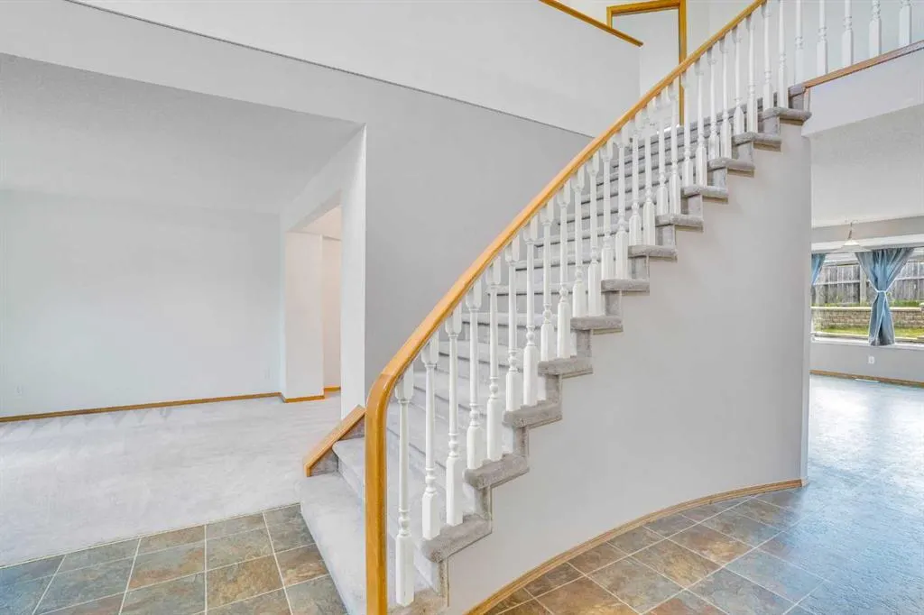 82 Edgevalley Close NW