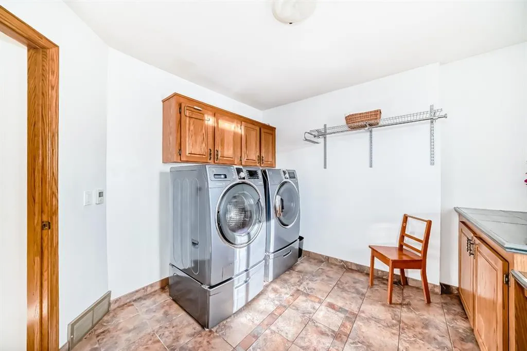 142 Edgeview Road NW