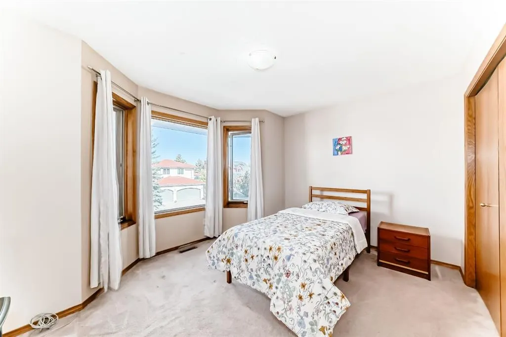 142 Edgeview Road NW