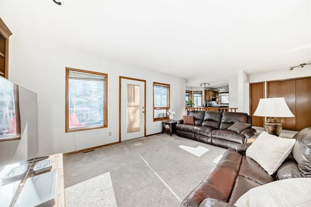 142 Edgeview Road NW