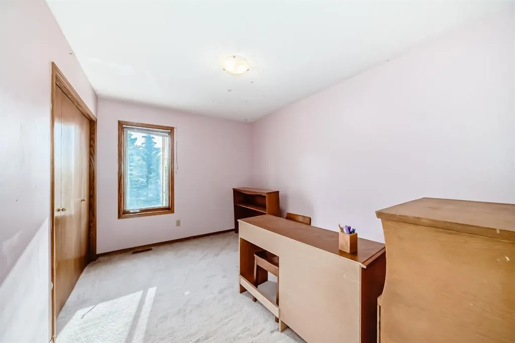 142 Edgeview Road NW