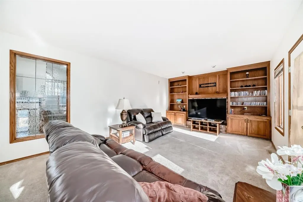 142 Edgeview Road NW