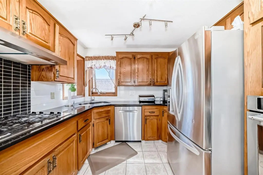 142 Edgeview Road NW