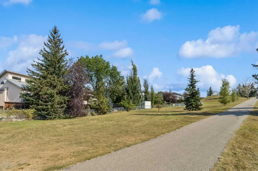 142 Elizabeth Way SE