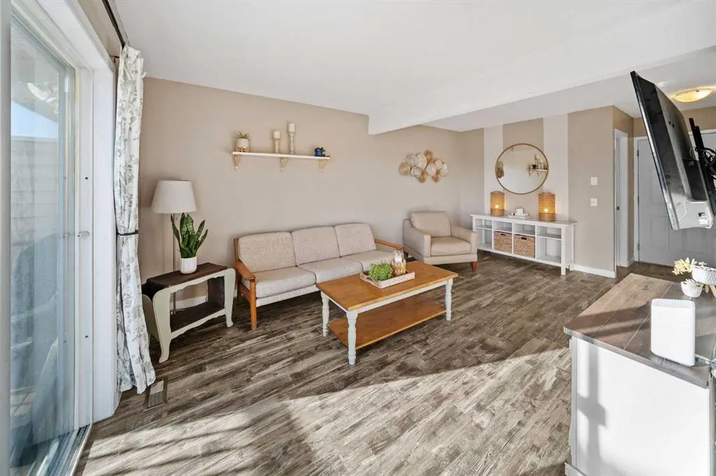 567 Edmonton Trail NE, #12