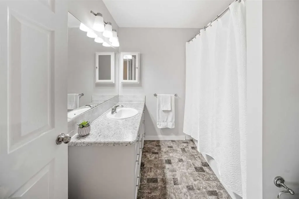 567 Edmonton Trail NE, #12