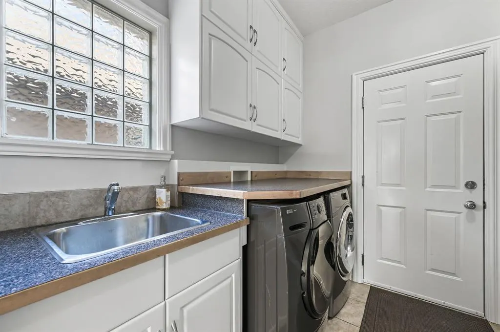 1458 Strathcona Drive SW