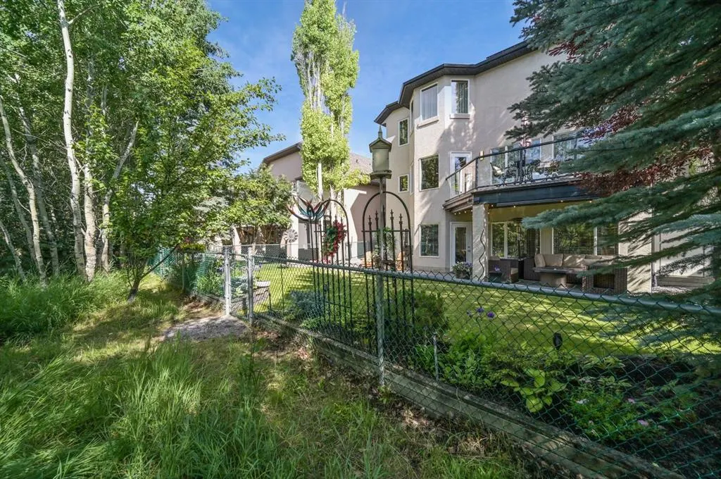 1458 Strathcona Drive SW