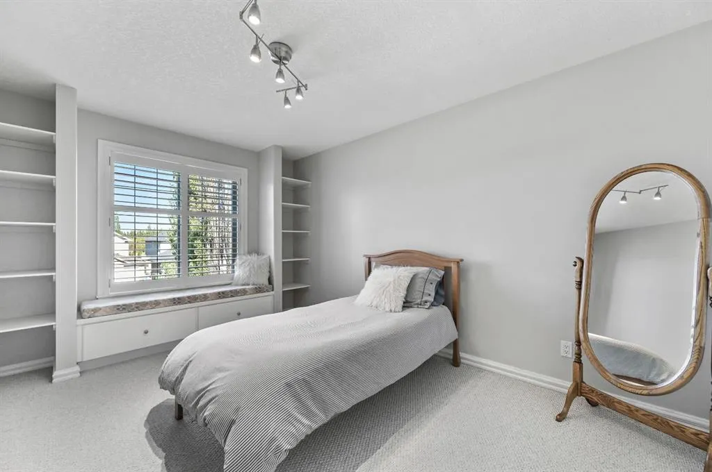 1458 Strathcona Drive SW