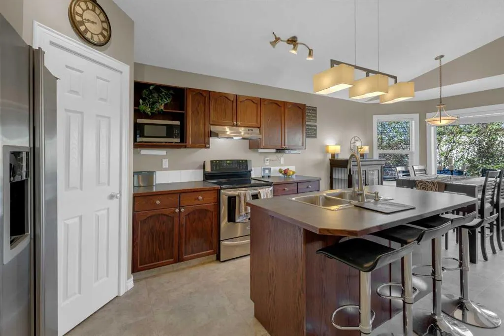 266 Canals Circle SW