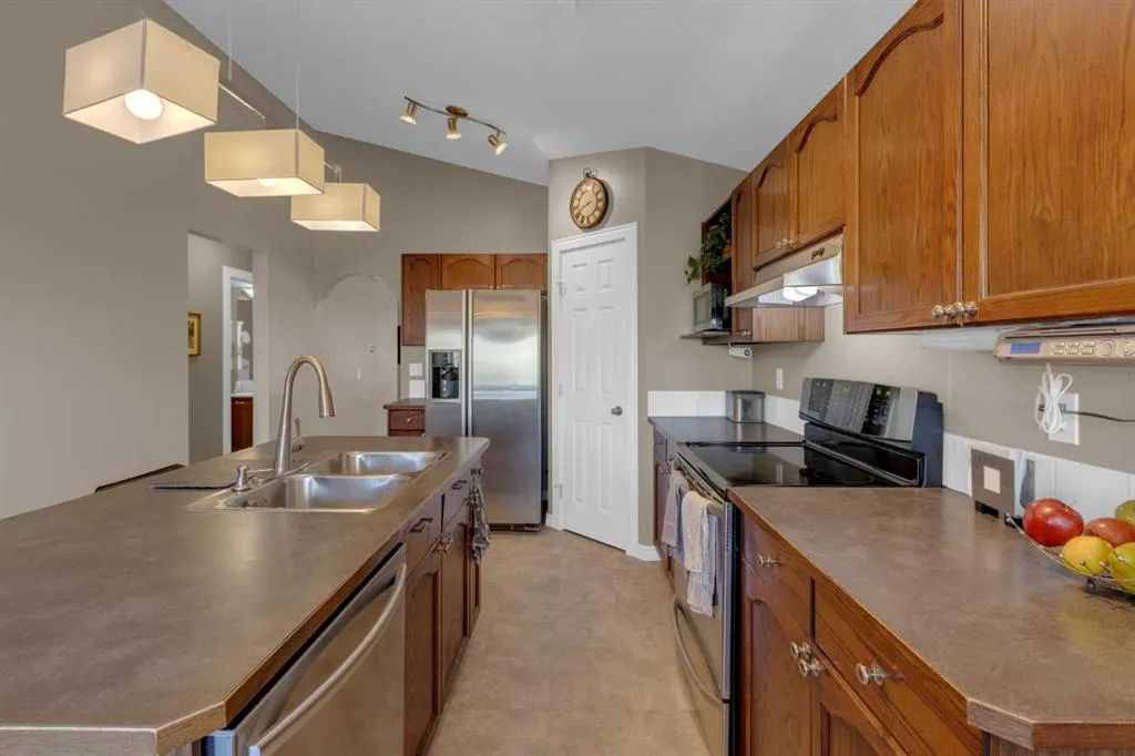 266 Canals Circle SW