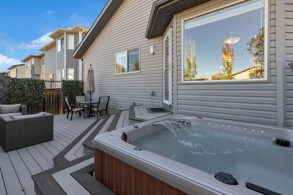 266 Canals Circle SW