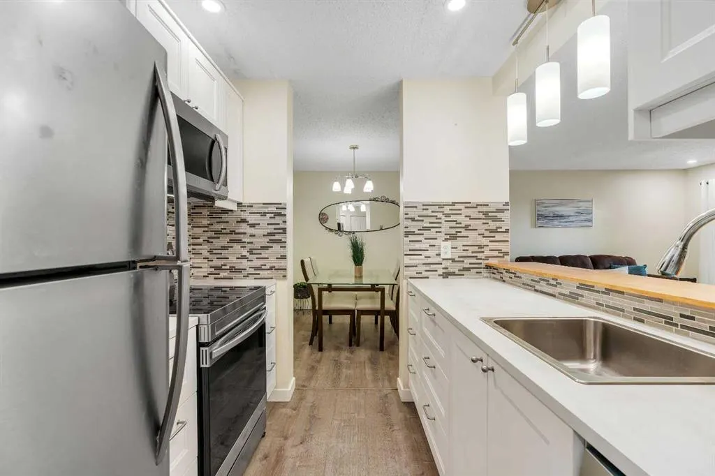 11 Dover Point SE, #104