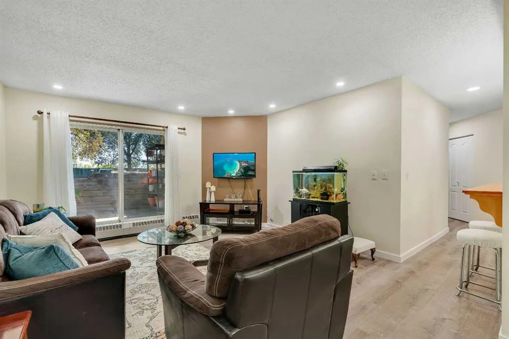 11 Dover Point SE, #104
