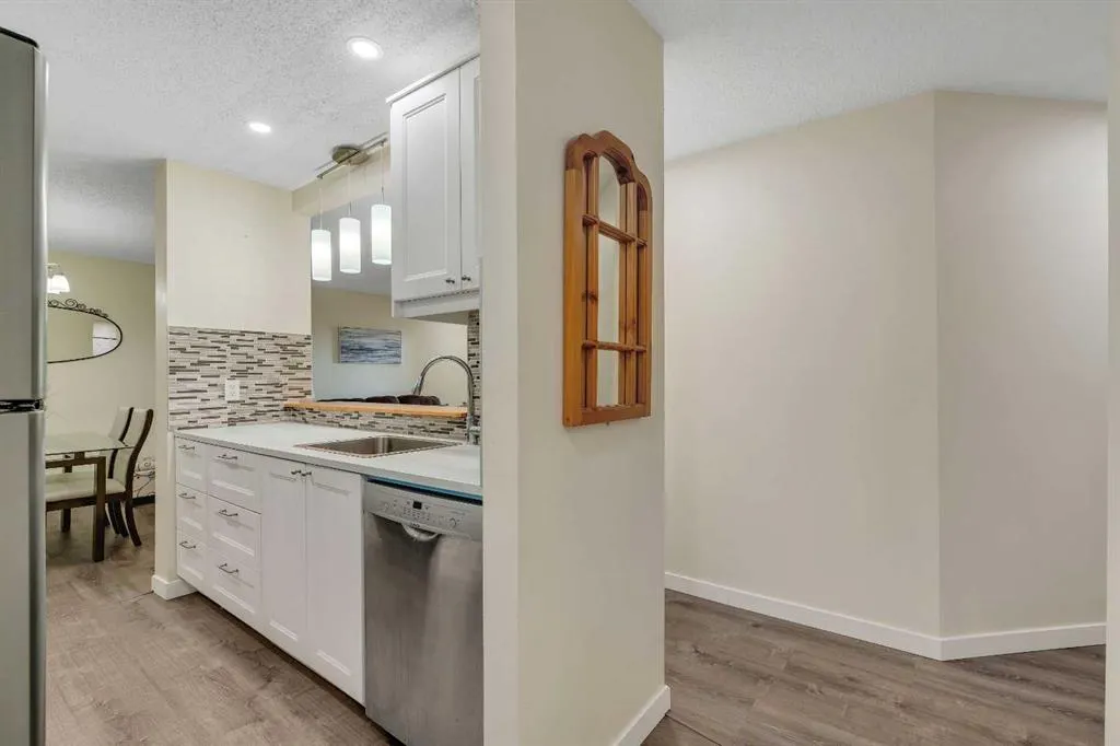 11 Dover Point SE, #104
