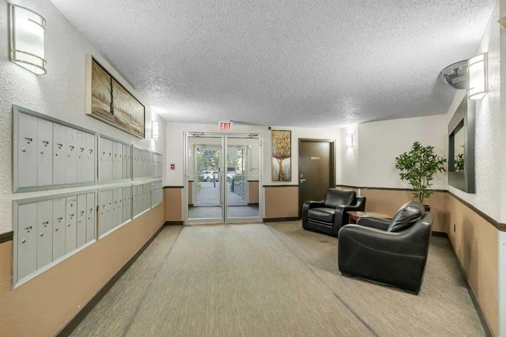 11 Dover Point SE, #104