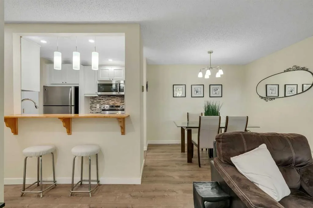 11 Dover Point SE, #104