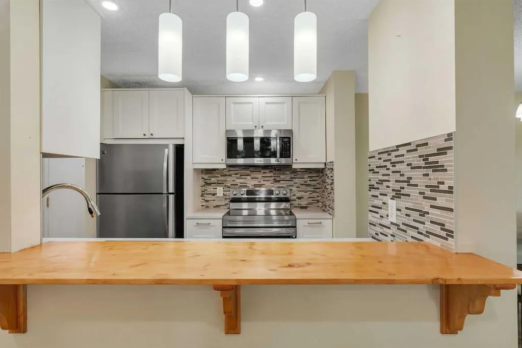 11 Dover Point SE, #104