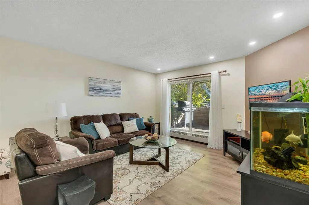 11 Dover Point SE, #104