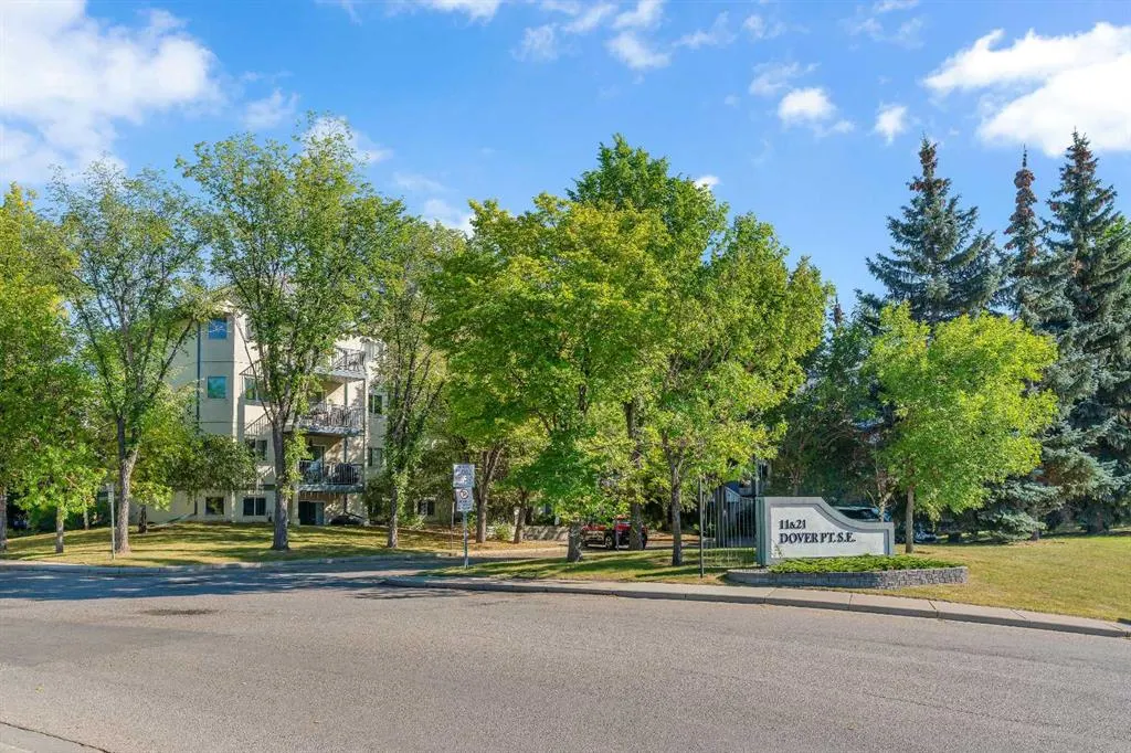 11 Dover Point SE, #104