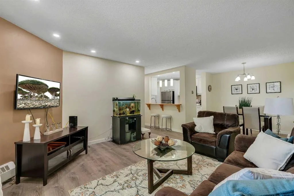 11 Dover Point SE, #104